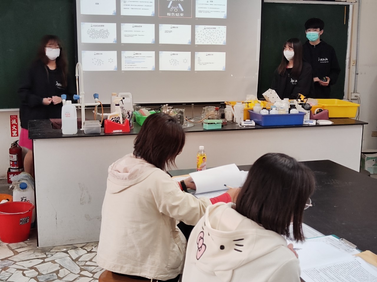 LINE_ALBUM_20250102 校內科展照片_250114_51.jpg